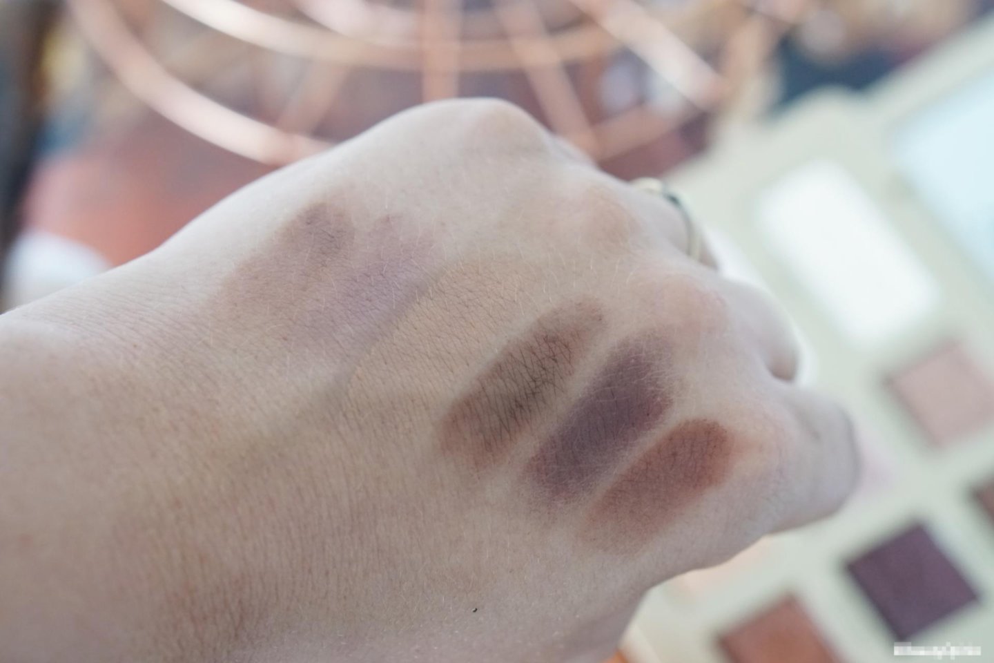 Swatches Too Faced Natural matte oogschaduwpalette