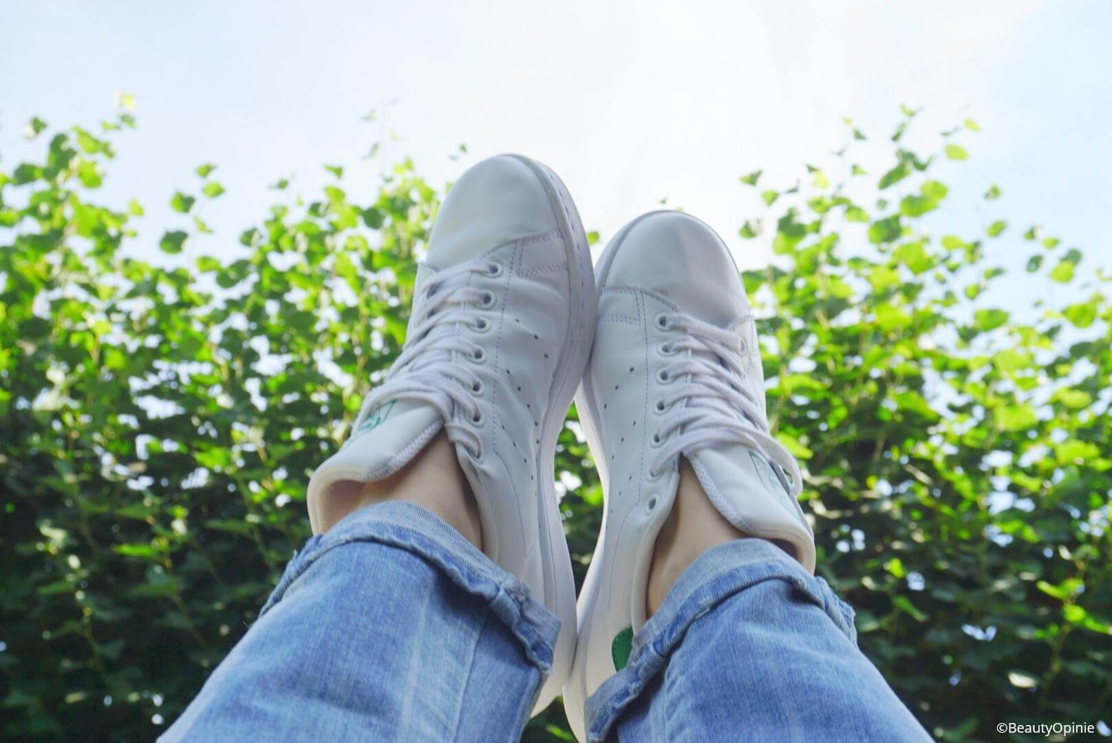 witte sneakers