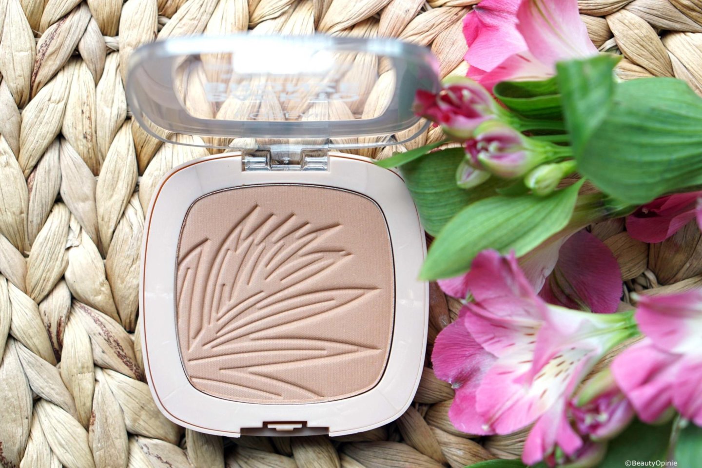 L'Oréal Wake Up & Glow Bronzer swatches