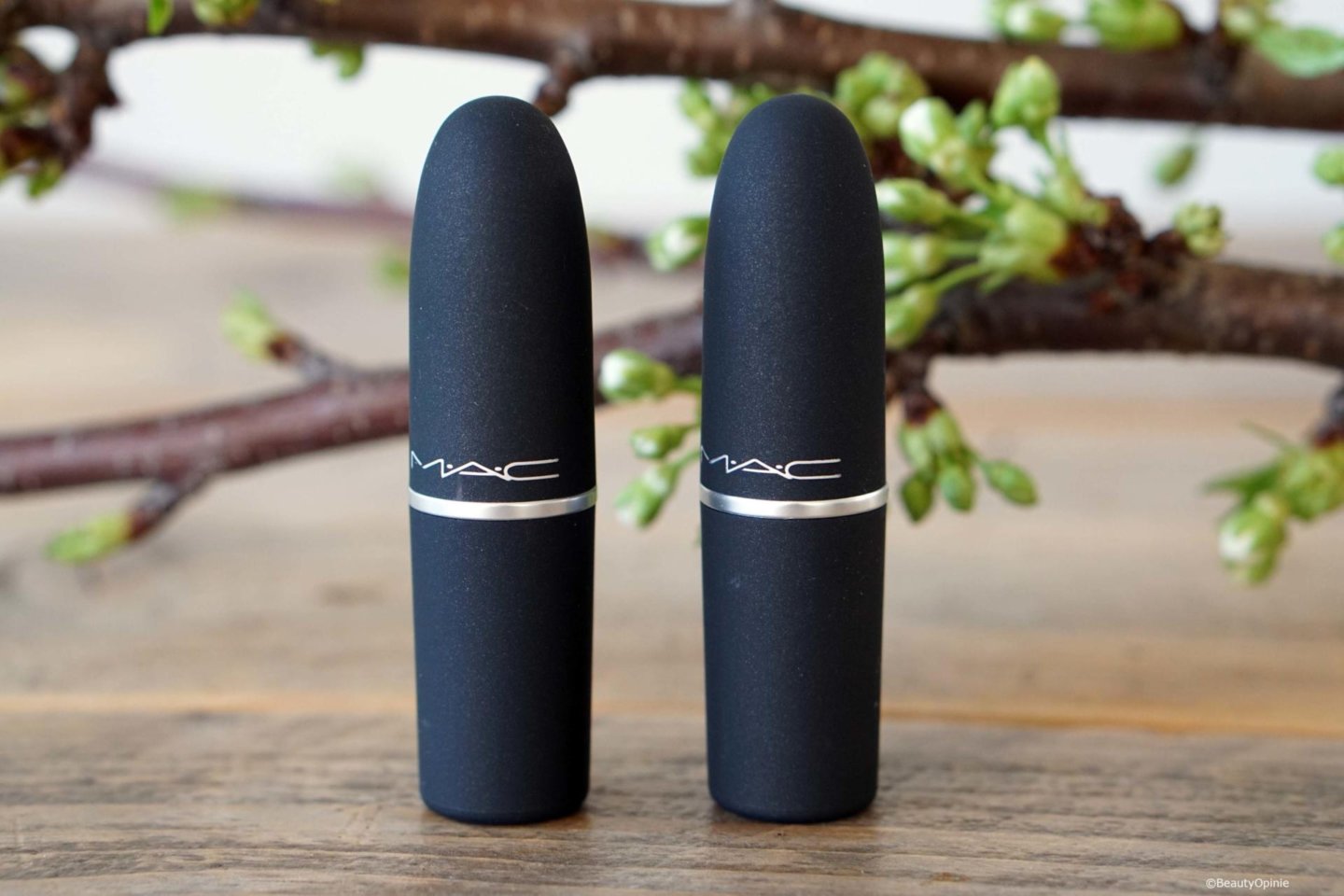 Review MAC Powder Kiss lipsticks