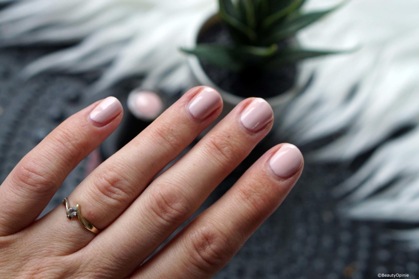 review Pink Gellac Gel Nagellak Kleur 274 Pale Pink