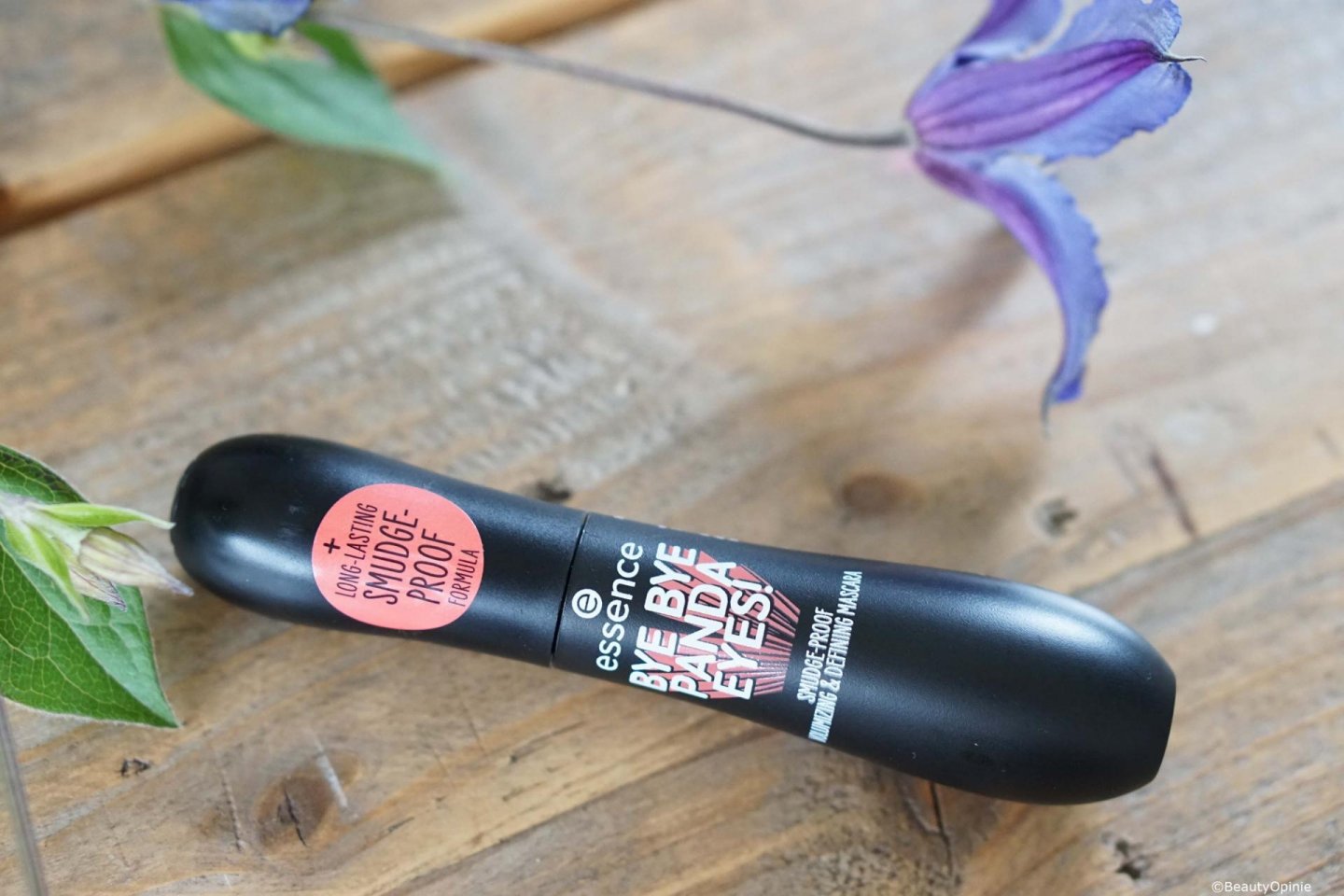 review BYE BYE PANDA EYES mascara essence