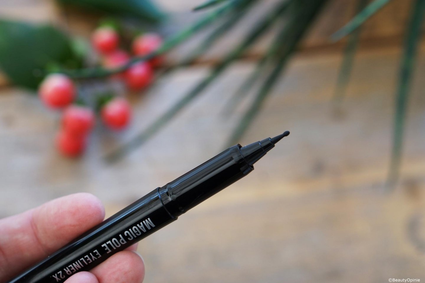 Review Holika Holika Magic pole eyeliner