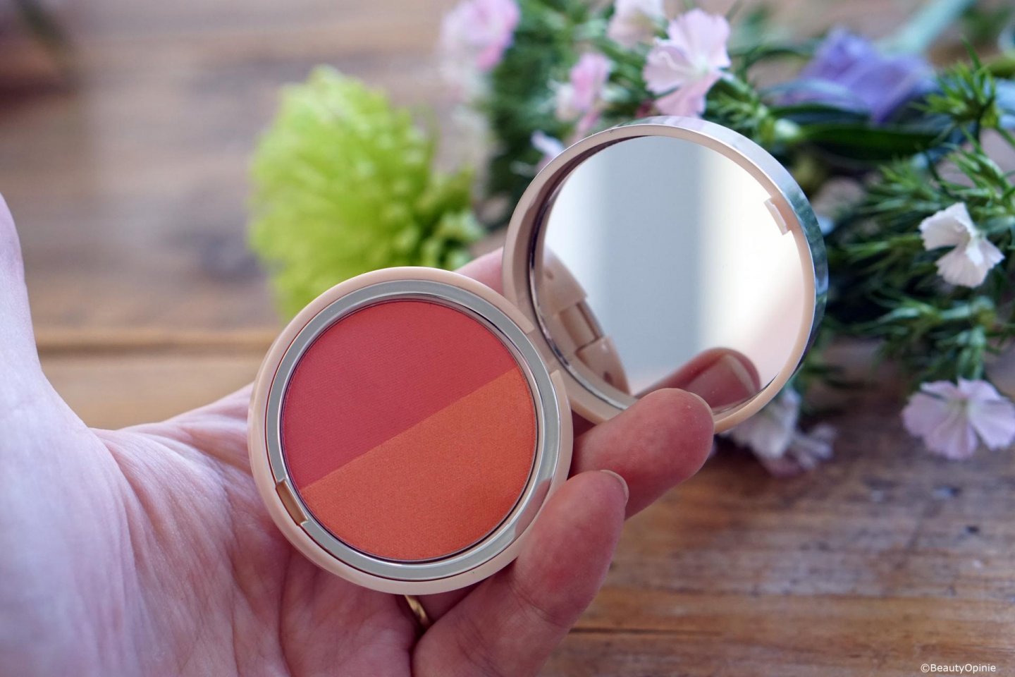 review Dual Effect Compact Blush van pupa