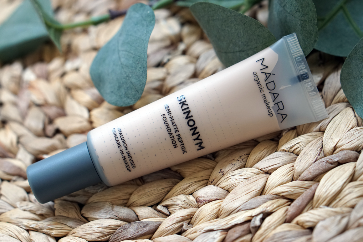 Mádara Skinonym Semi-Matte Peptide Foundation