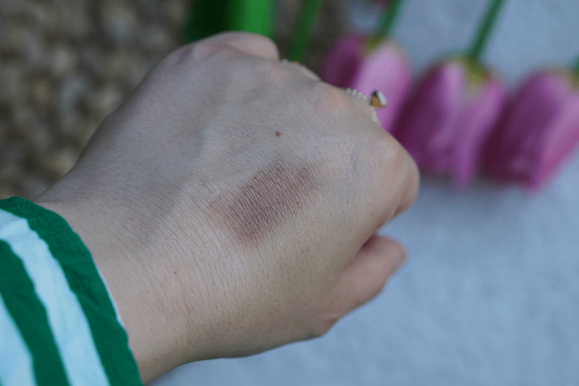 e.l.f. No Budge Cream Eyeshadow in de kleur Sand Dune